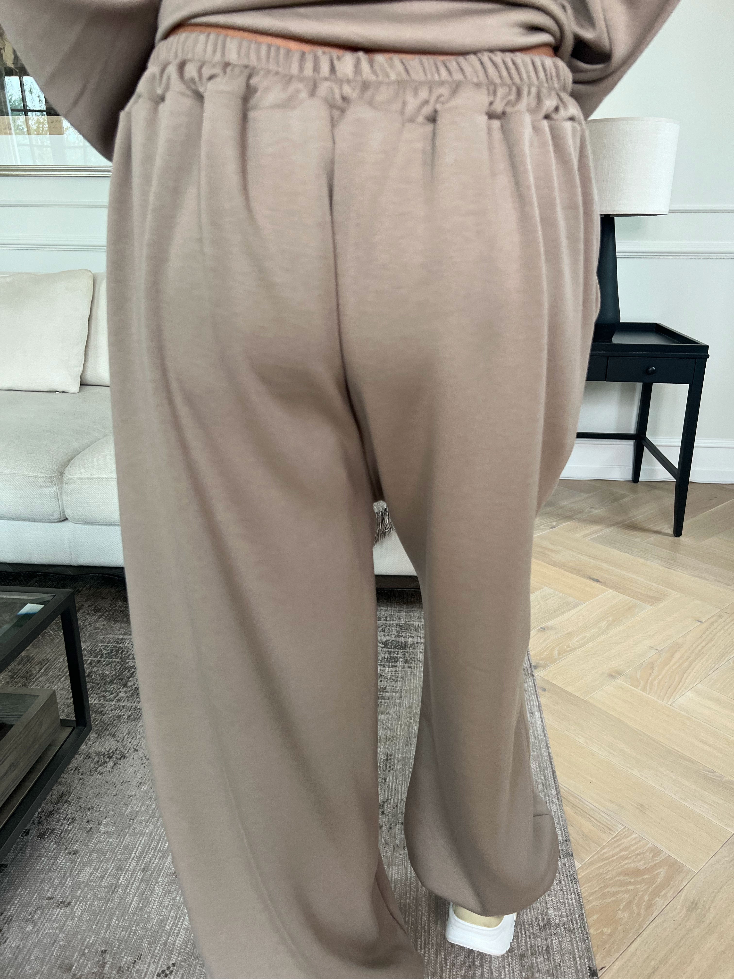 Winona - Blødt oversized joggingsæt i viskose med Vogue stående på bluse og bukser